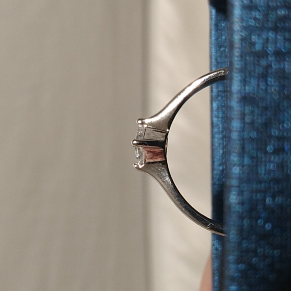 FINAL SALE! Gorgeous 925 Stamped CZ Diamond Ring Sz.8 Never Wore - Picture 7 of 11